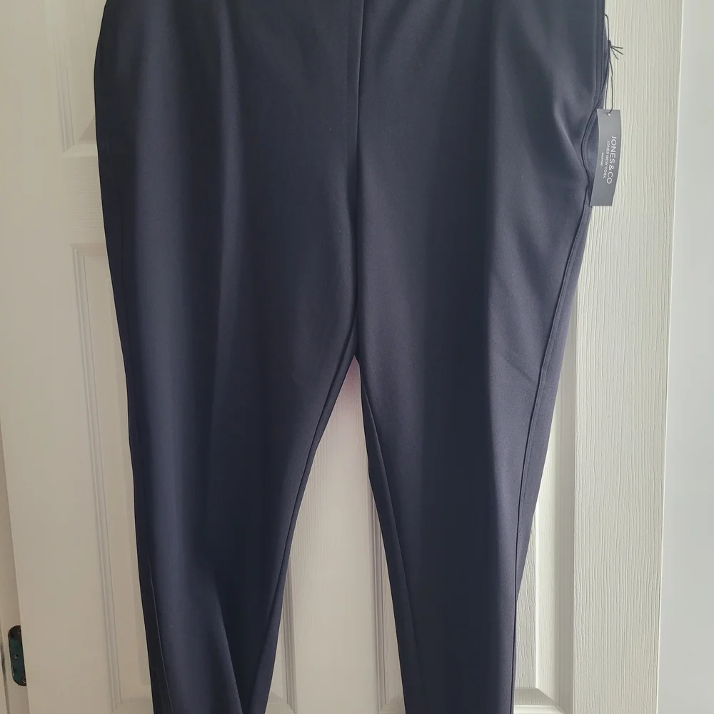 Jones New York Classic Black Straight Leg Pants - Picture 1 of 3